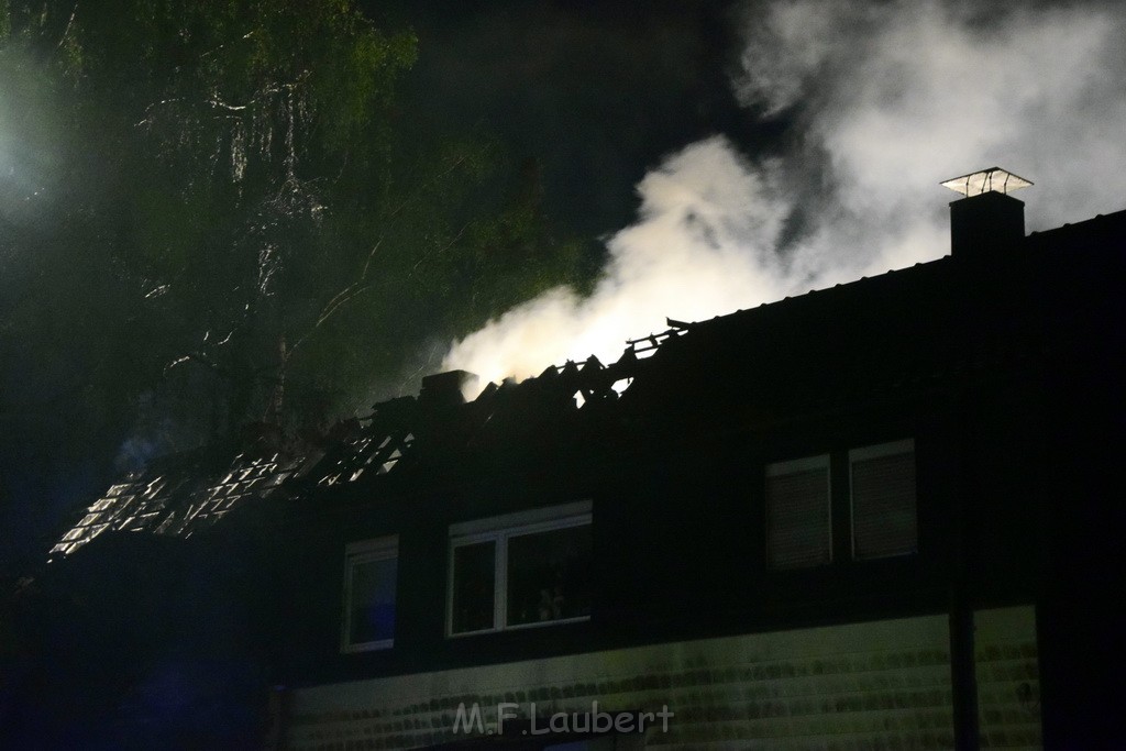 Grossfeuer Einfamilienhaus Siegburg Muehlengrabenstr P0580.JPG - Miklos Laubert